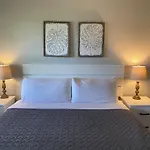 Tropical Breeze - Formerly Wells Manor Since 1953