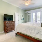 Clearwater Penthouse 5 Min Beach Walk Heated Pool