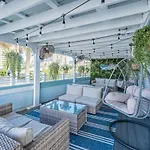 Blue Wave Suite 7