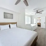 Pelican Paradise