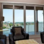 Harborview Grande 700 Waterfront Condo