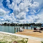 Island Flat 103