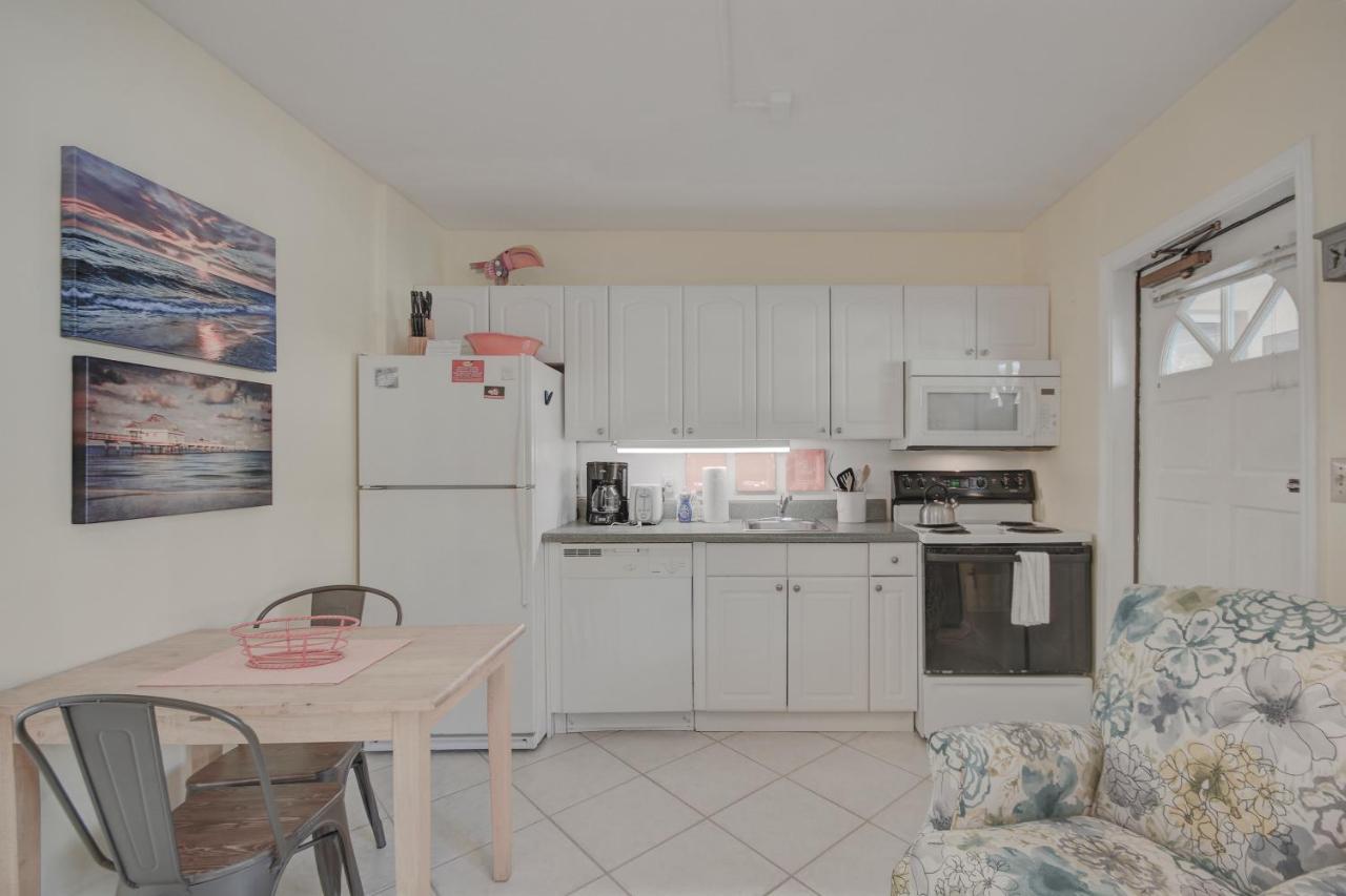 Five Palms Vacation Rentals- Daily - Weekly - Monthly *