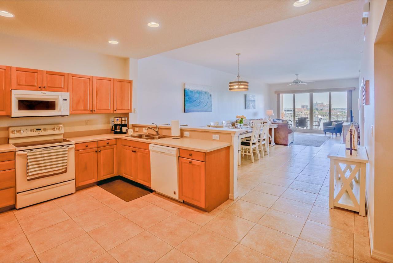 Apartment Beautiful Waterfront 3 Bedroom Condo, Located In The Heart Of Clearwater *