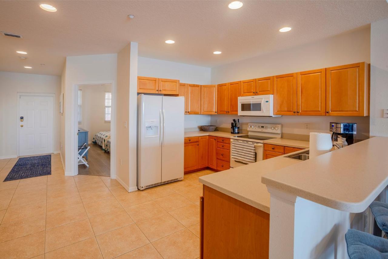 Beautiful Waterfront 3 Bedroom Condo, Located In The Heart Of Clearwater Apartment *