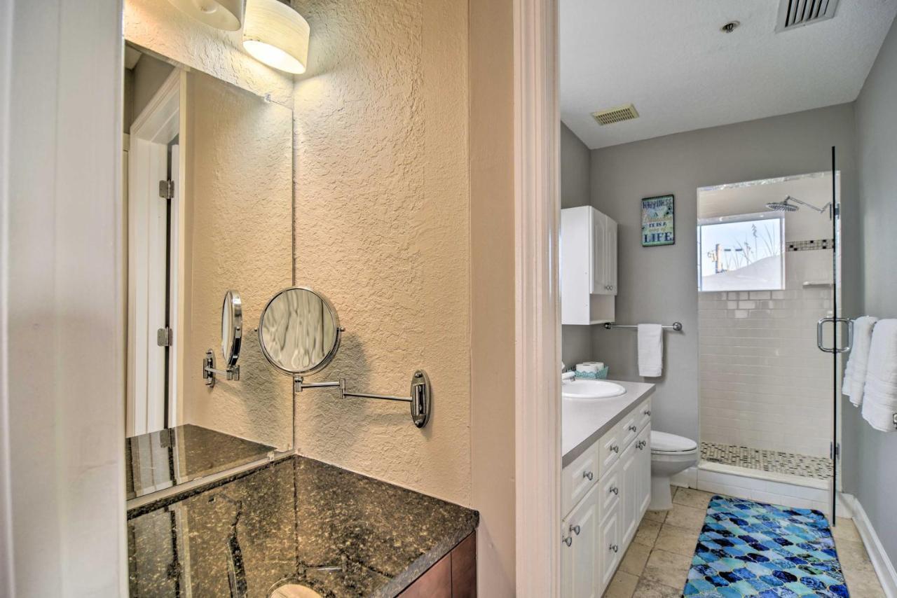Holiday home Coastal Sea Side Townhome - Walk To Beach!