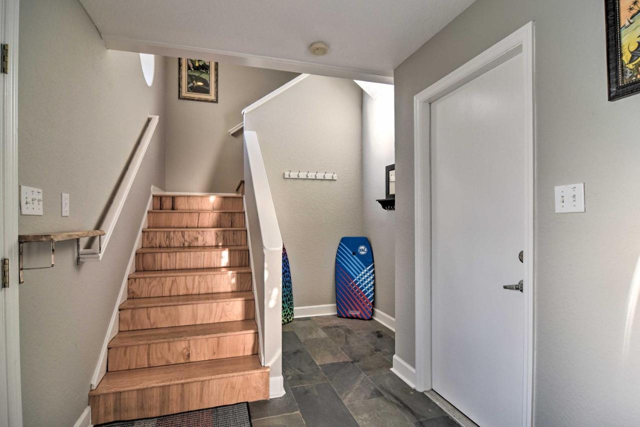 Holiday home Coastal Sea Side Townhome - Walk To Beach! *