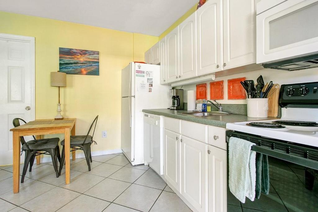 Five Palms Vacation Rentals- Daily - Weekly - Monthly Aparthotel Clearwater Beach