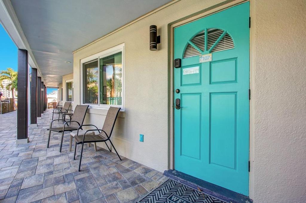 Aparthotel Five Palms Vacation Rentals- Daily - Weekly - Monthly *
