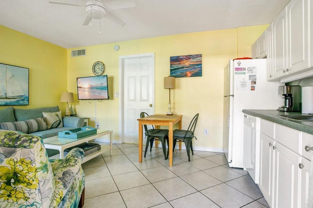 Aparthotel Five Palms Vacation Rentals- Daily - Weekly - Monthly *