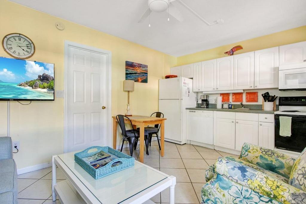 Five Palms Vacation Rentals- Daily - Weekly - Monthly *