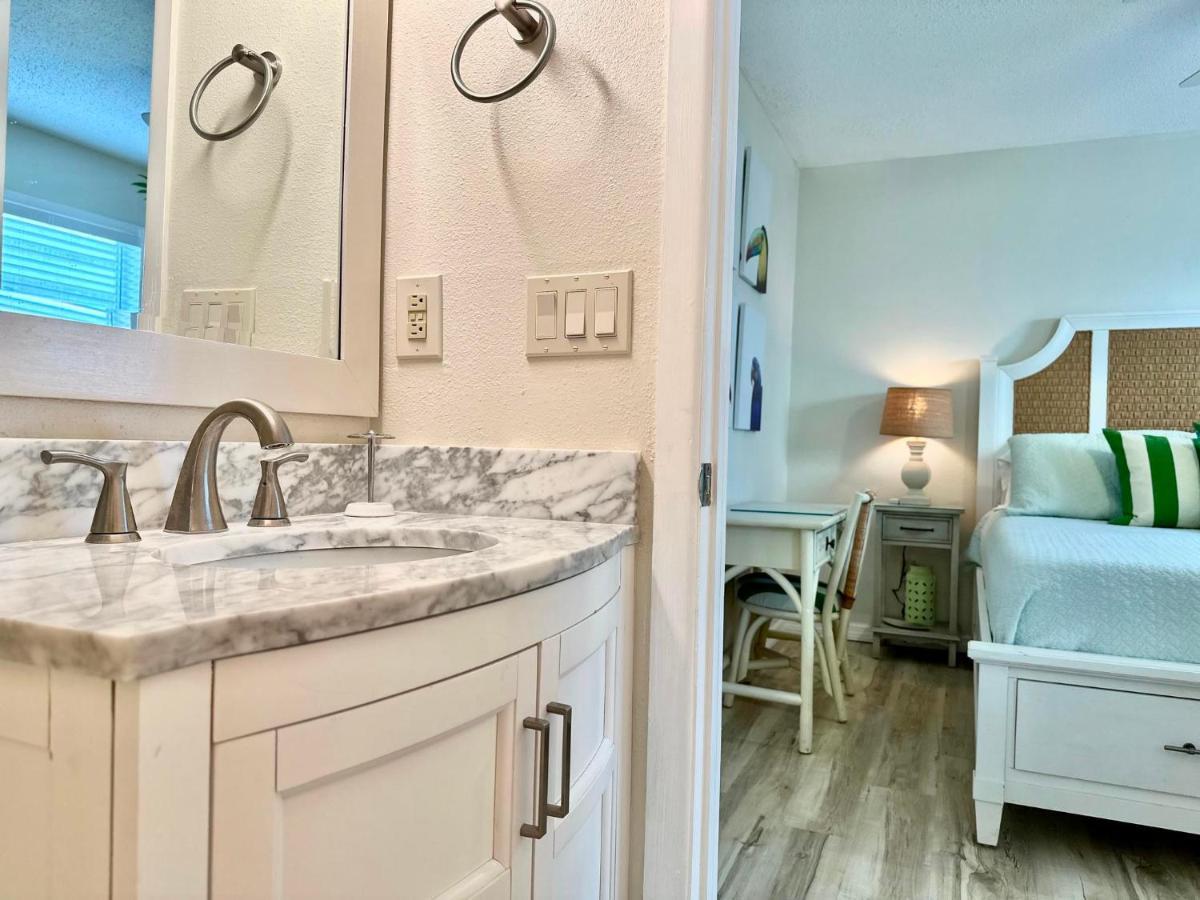 Chateau 1e - On The Beautiful Belleair Apartment *
