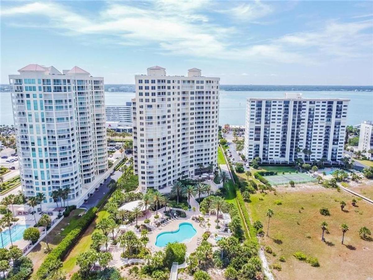 Meridian 1001 - A Spacious Beachfront Apartment