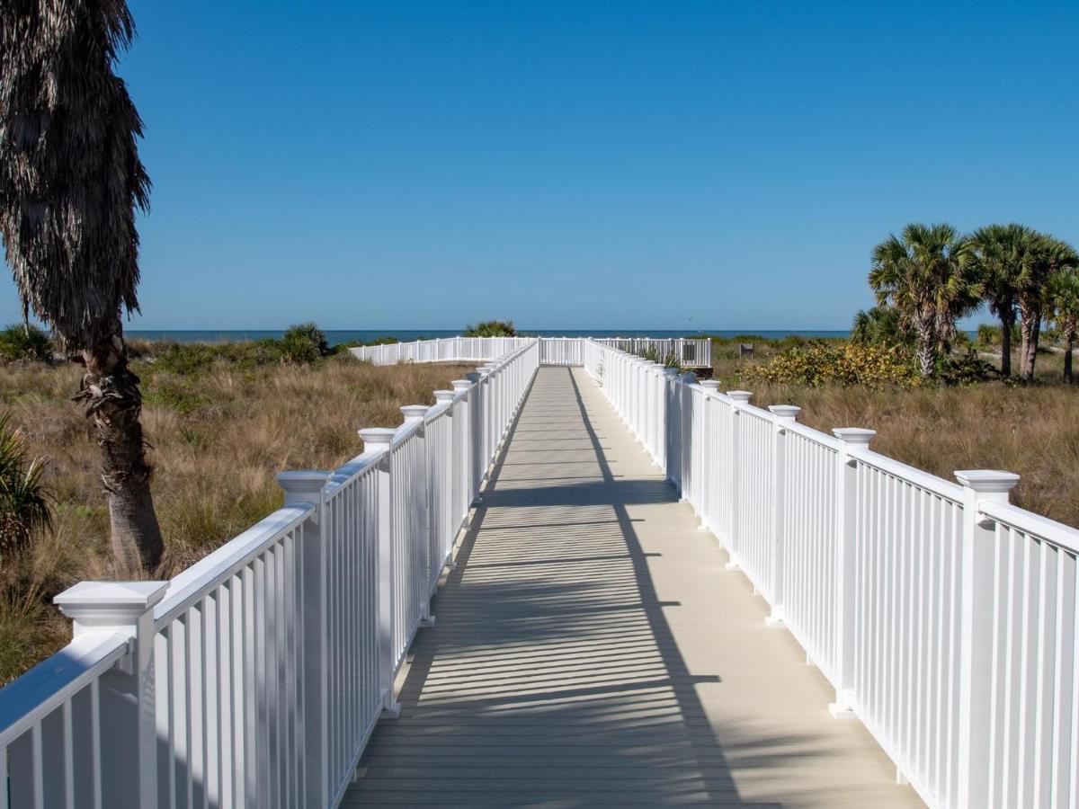 Meridian 1001 - A Spacious Beachfront Clearwater Beach