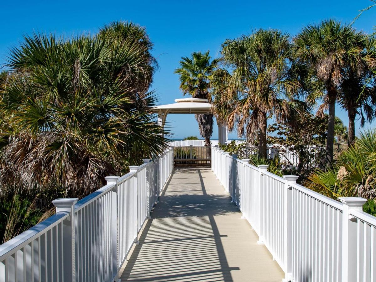 Meridian 1001 - A Spacious Beachfront Apartment Clearwater Beach
