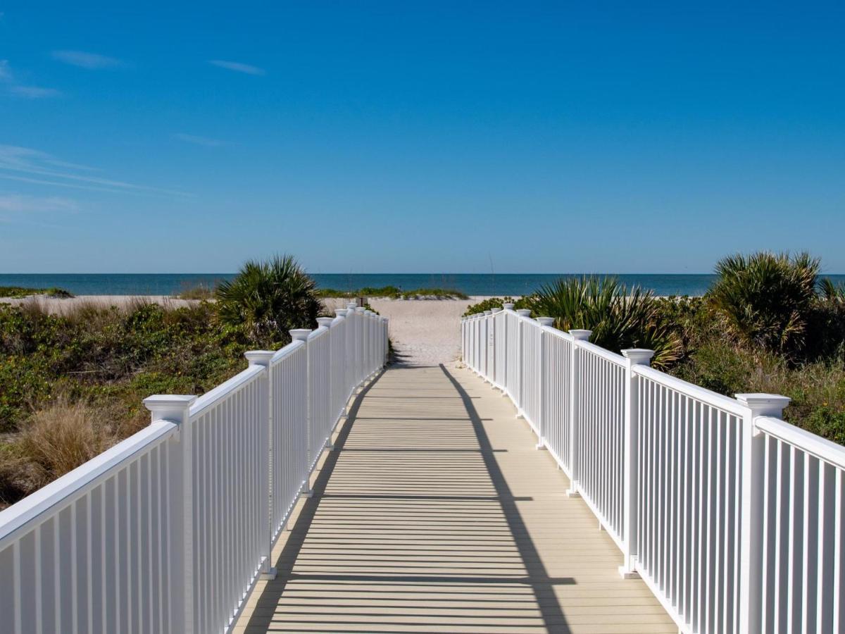 Meridian 1001 - A Spacious Beachfront * Clearwater Beach