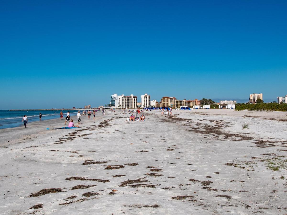 Meridian 1001 - A Spacious Beachfront * Clearwater Beach