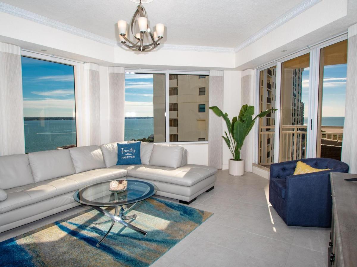 Meridian 1001 - A Spacious Beachfront *