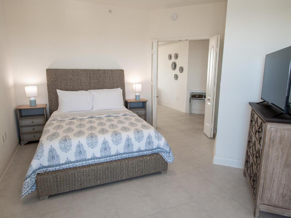 Meridian 1001 - A Spacious Beachfront *
