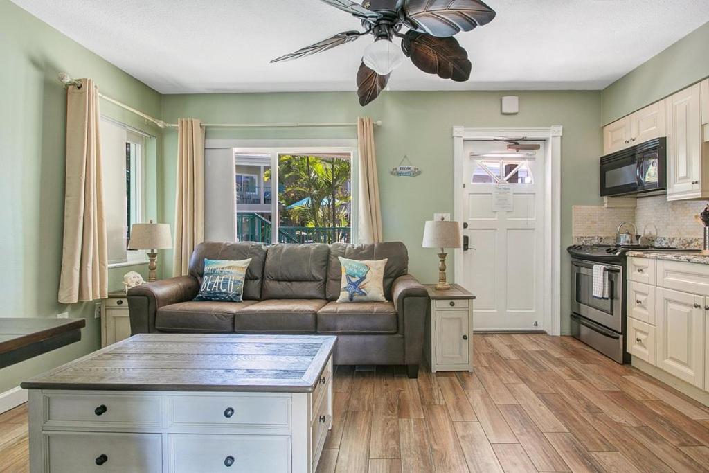Aparthotel Five Palms Vacation Rentals- Daily - Weekly - Monthly *