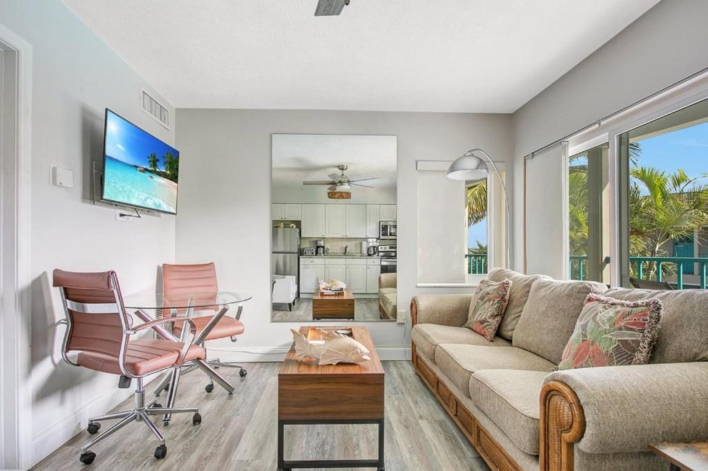Five Palms Vacation Rentals- Daily - Weekly - Monthly Aparthotel