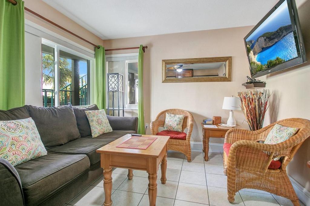 Aparthotel Five Palms Vacation Rentals- Daily - Weekly - Monthly