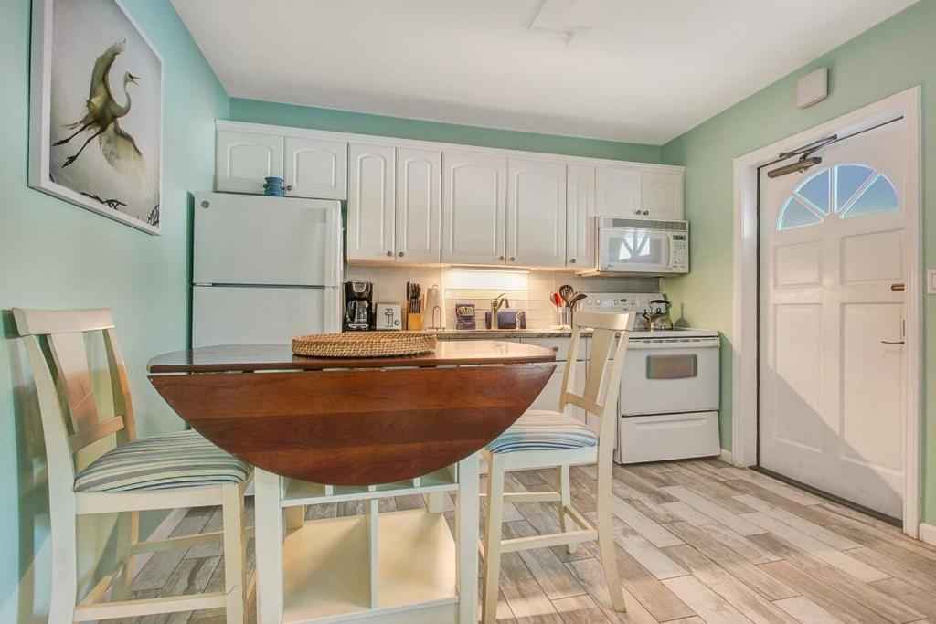 Aparthotel Five Palms Vacation Rentals- Daily - Weekly - Monthly