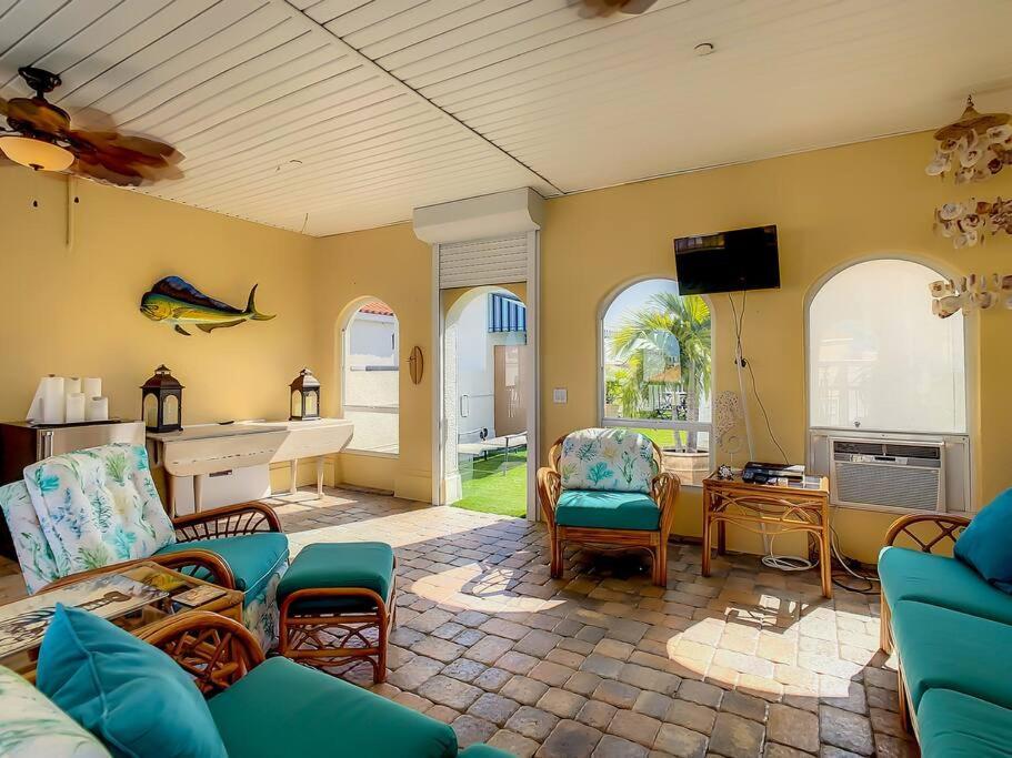 Holiday home Clearwater Penthouse 5 Min Walk Heated Pool Clearwater Beach