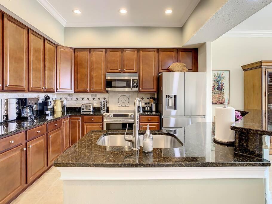 Clearwater Penthouse 5 Min Walk Heated Pool