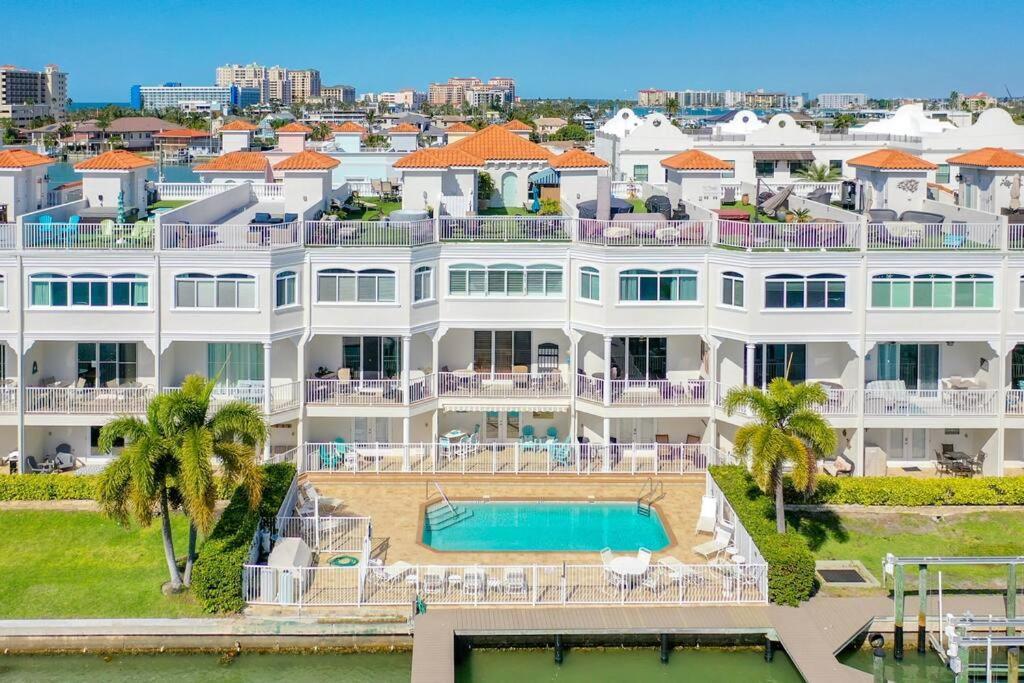 Holiday home Clearwater Penthouse 5 Min Walk Heated Pool *