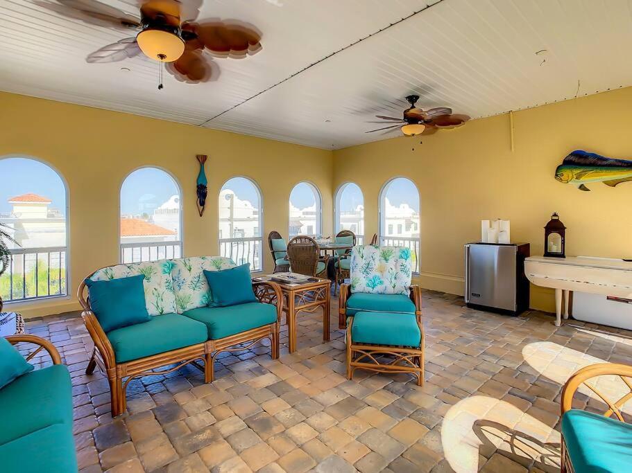Clearwater Penthouse 5 Min Walk Heated Pool Clearwater Beach