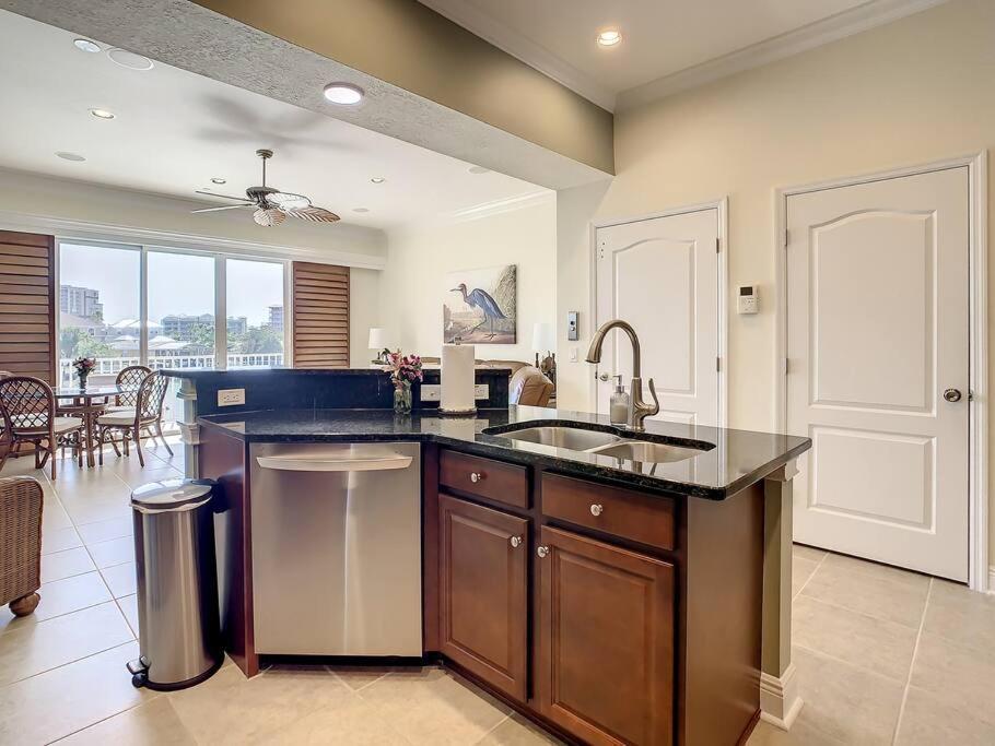 Clearwater Penthouse 5 Min Walk Heated Pool * Clearwater Beach