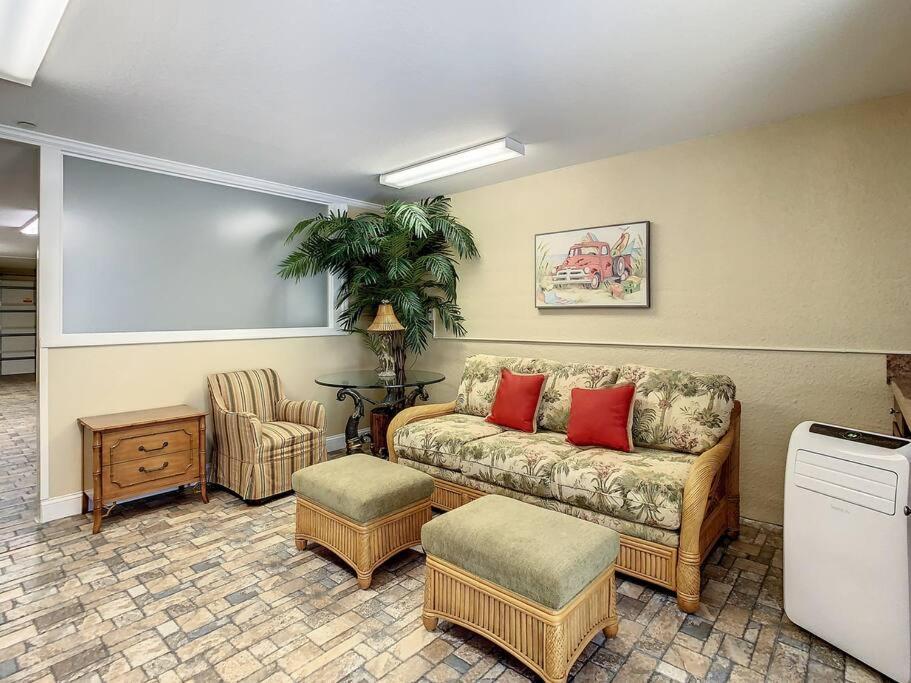 Holiday home Clearwater Penthouse 5 Min Walk Heated Pool *