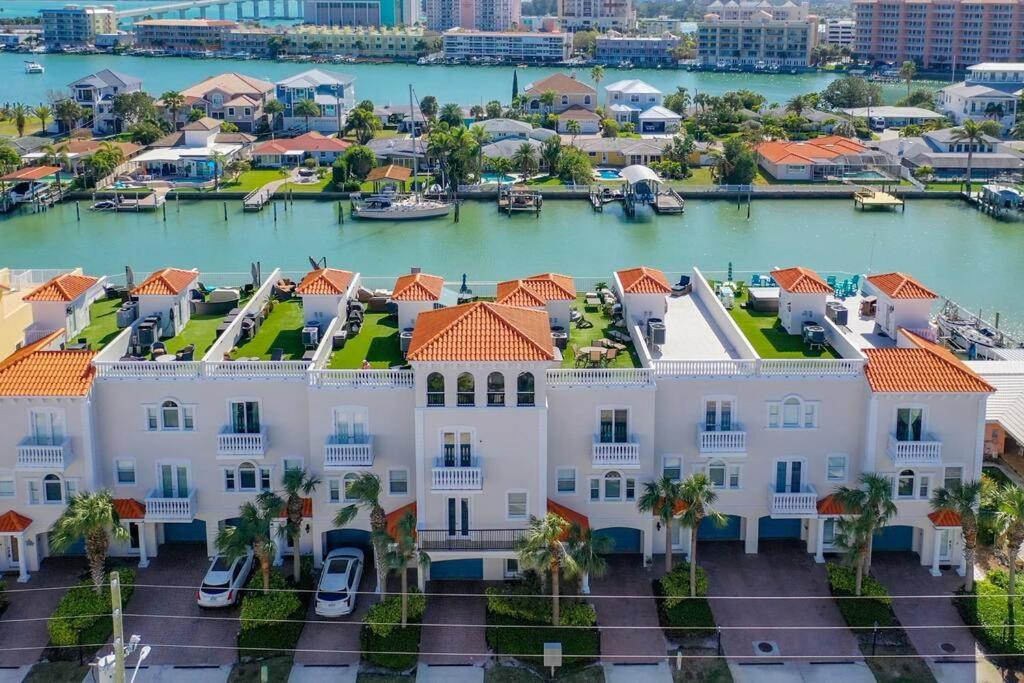 Holiday home Clearwater Penthouse 5 Min Walk Heated Pool Clearwater Beach