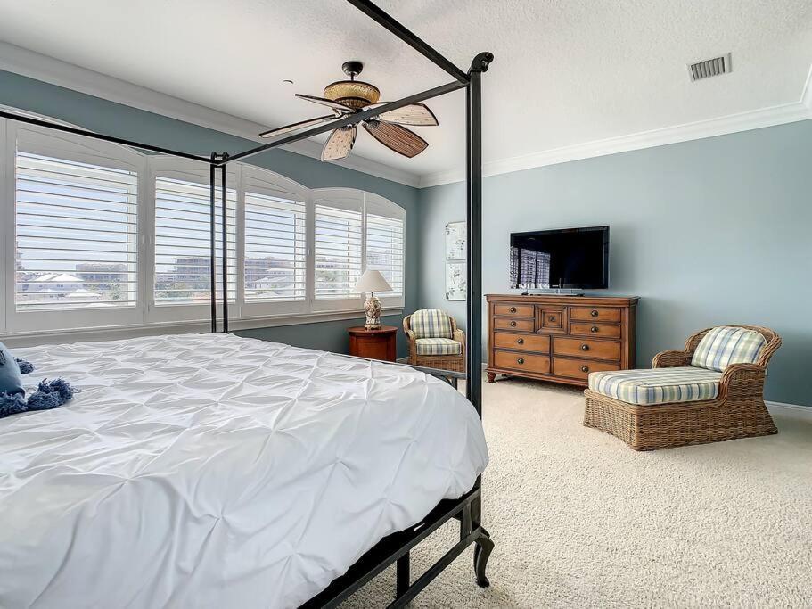 Clearwater Penthouse 5 Min Walk Heated Pool Holiday home Clearwater Beach