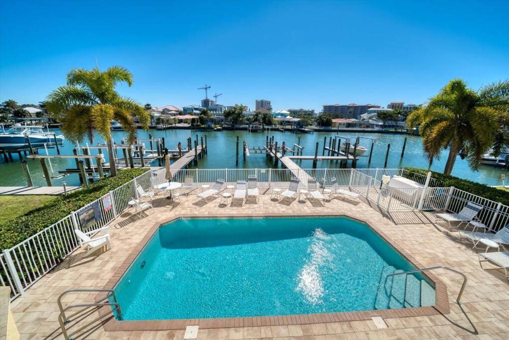 Holiday home Clearwater Penthouse 5 Min Walk Heated Pool