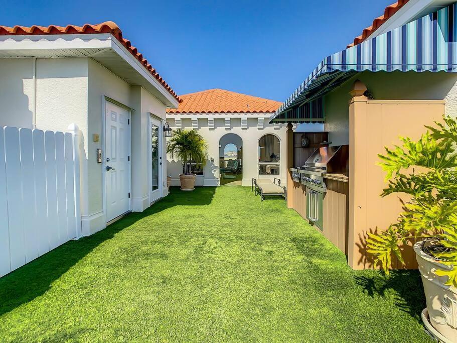 Clearwater Penthouse 5 Min Walk Heated Pool * Clearwater Beach
