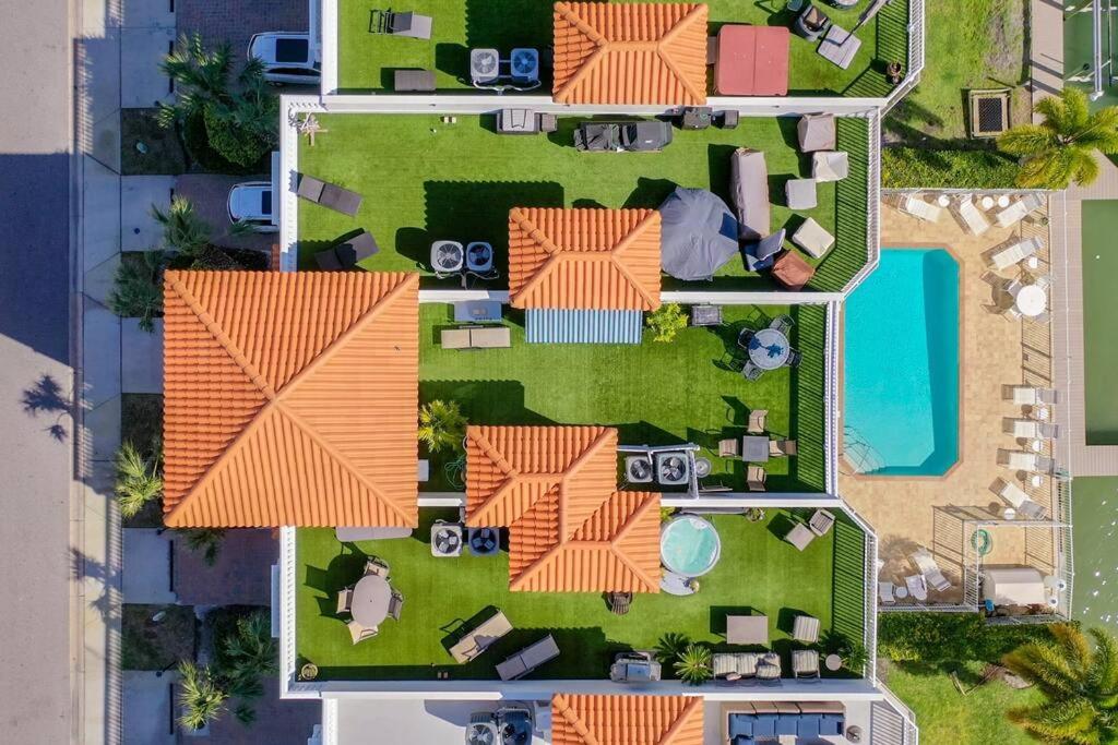 Clearwater Penthouse 5 Min Walk Heated Pool Holiday home Clearwater Beach