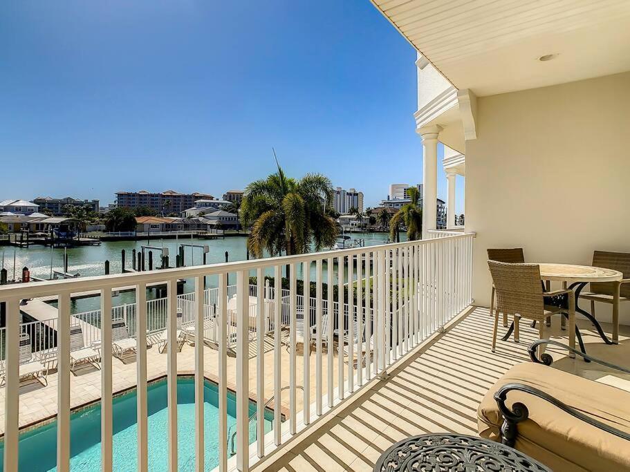 Clearwater Penthouse 5 Min Walk Heated Pool *