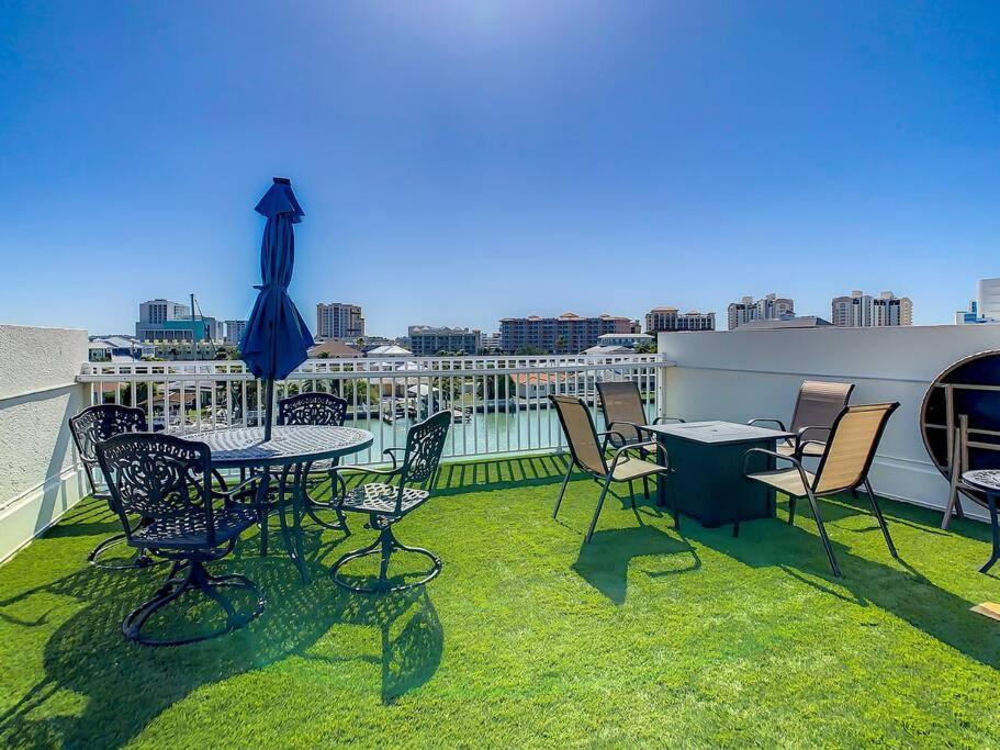 Clearwater Penthouse 5 Min Walk Heated Pool Clearwater Beach