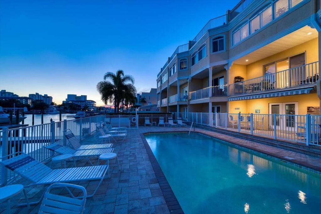 Clearwater Penthouse 5 Min Walk Heated Pool Clearwater Beach