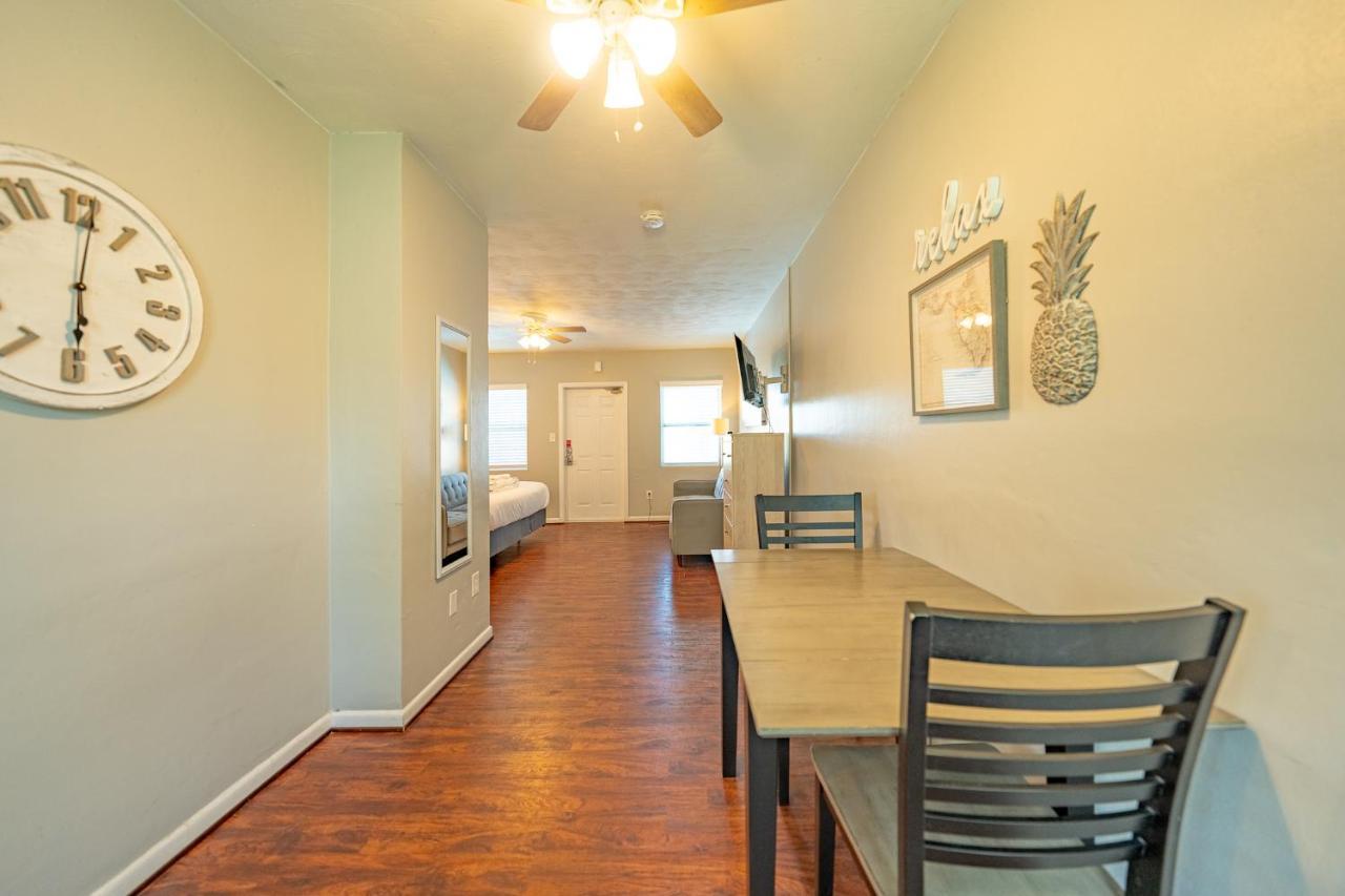 Tropical Breeze - Formerly Wells Manor Since 1953 * Clearwater Beach
