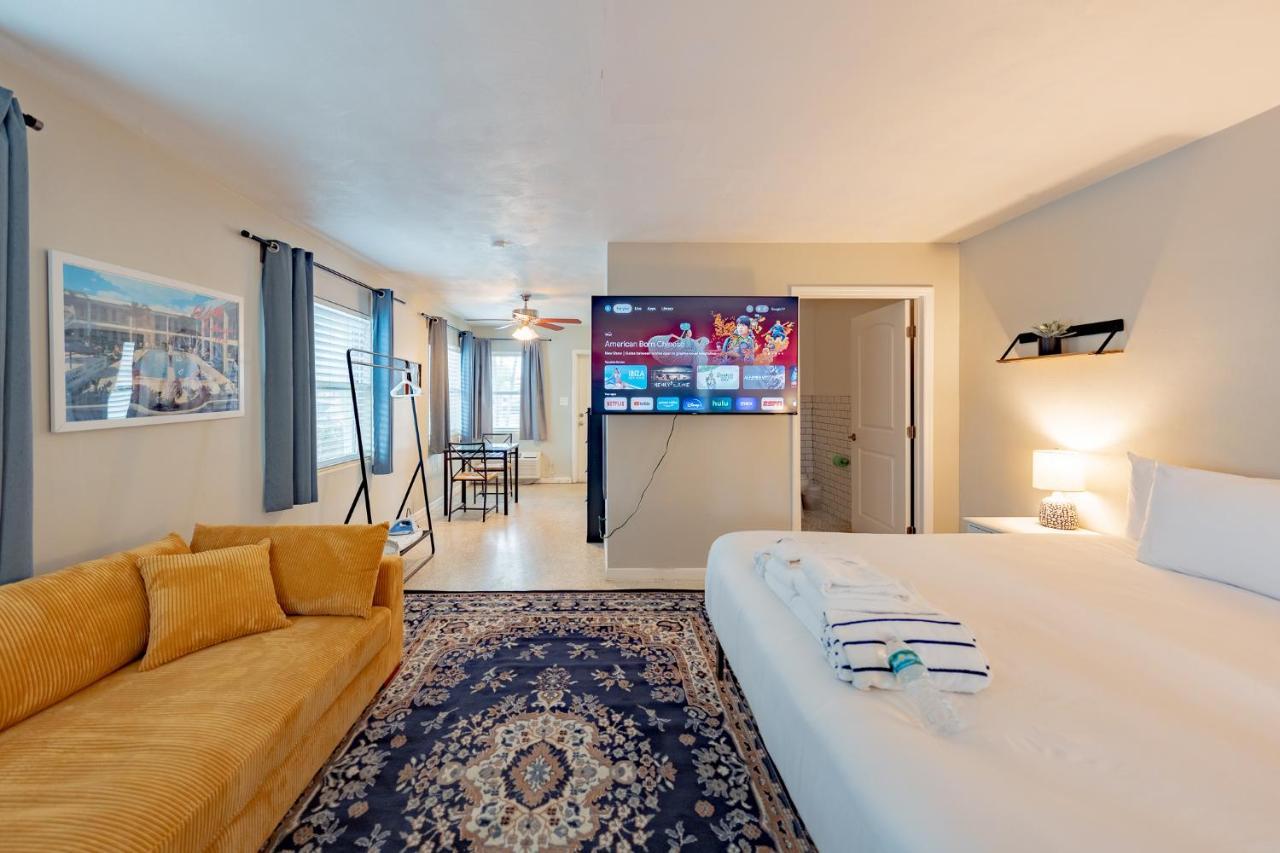 Tropical Breeze - Formerly Wells Manor Since 1953 Apartment *