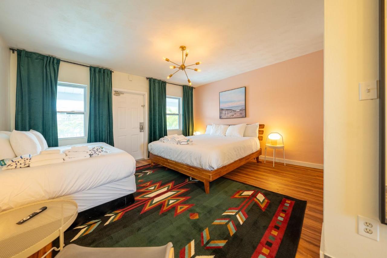 Tropical Breeze - Formerly Wells Manor Since 1953 Clearwater Beach