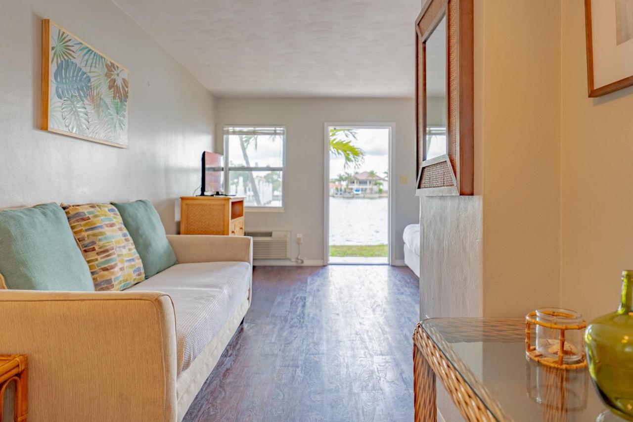 Tropical Breeze - Formerly Wells Manor Since 1953 *