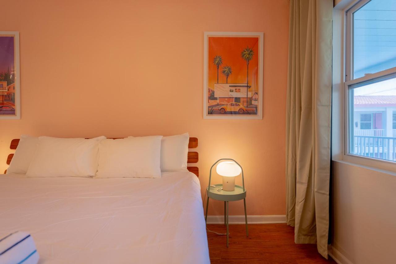 Tropical Breeze - Formerly Wells Manor Since 1953 Apartment *