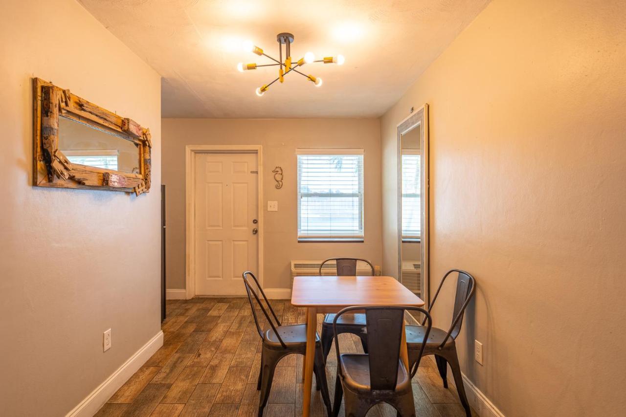 Tropical Breeze - Formerly Wells Manor Since 1953 * Clearwater Beach
