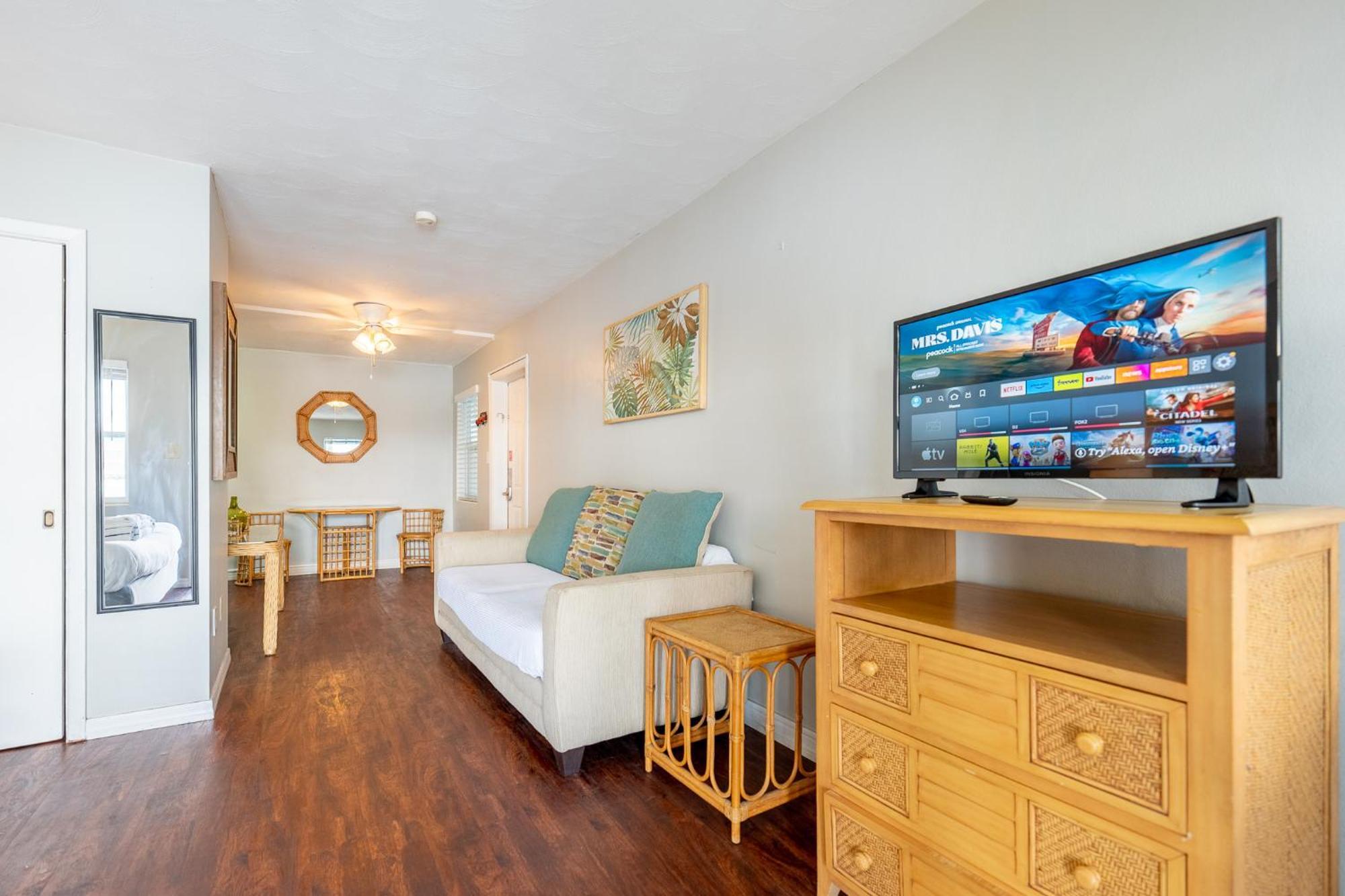 Apartment Tropical Breeze - Formerly Wells Manor Since 1953 *