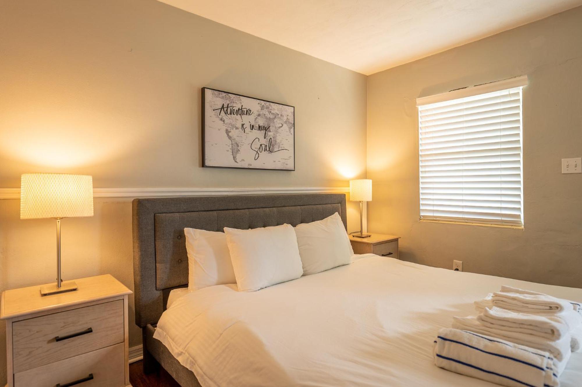 Tropical Breeze - Formerly Wells Manor Since 1953