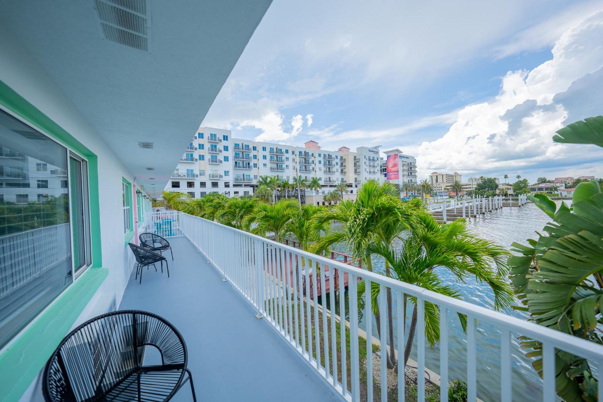 Tropical Breeze - Formerly Wells Manor Since 1953 Apartment